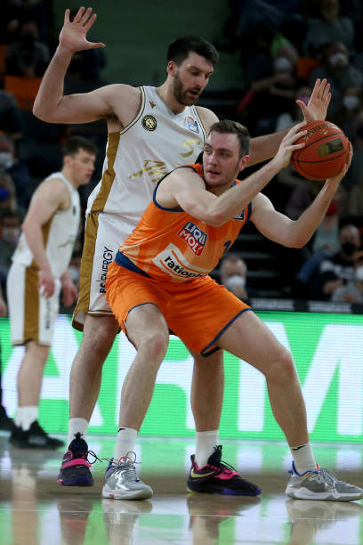 让巴萨在困 让巴萨在困