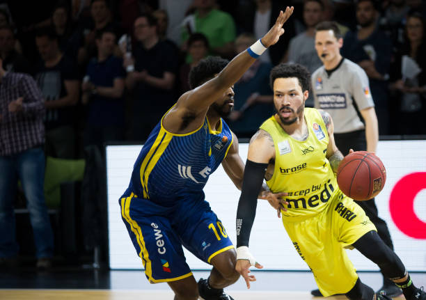 谢尔顿凭借 谢尔顿凭借